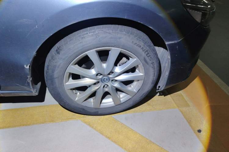 Used Mazda Atenza 2017 2.0L Blue Sky Luxury Edition Right Front Wheel Hub