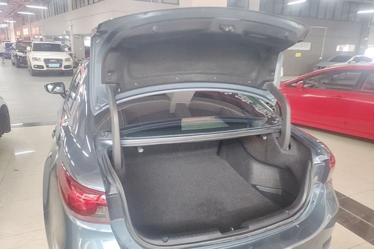 Used Mazda Atenza 2017 2.0L Blue Sky Luxury Edition Trunk