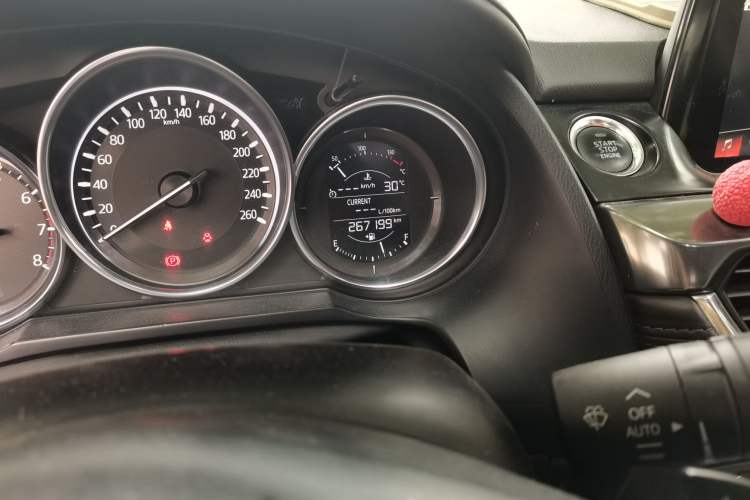 Used Mazda Atenza 2017 2.0L Blue Sky Prestige Edition Odometer Close Up