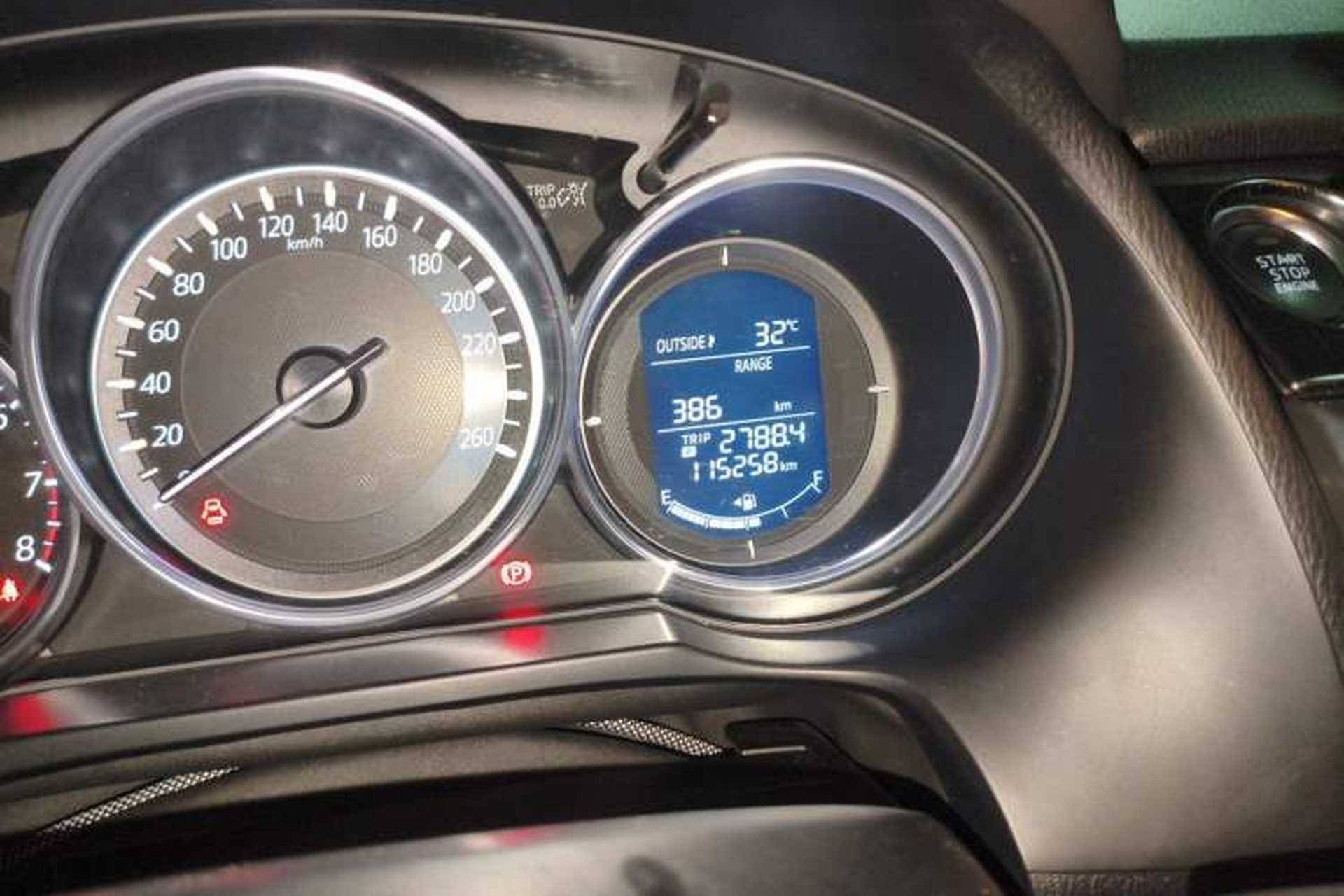 Used Mazda Atenza 2017 2.0L Blue Sky Luxury Edition Odometer Close Up