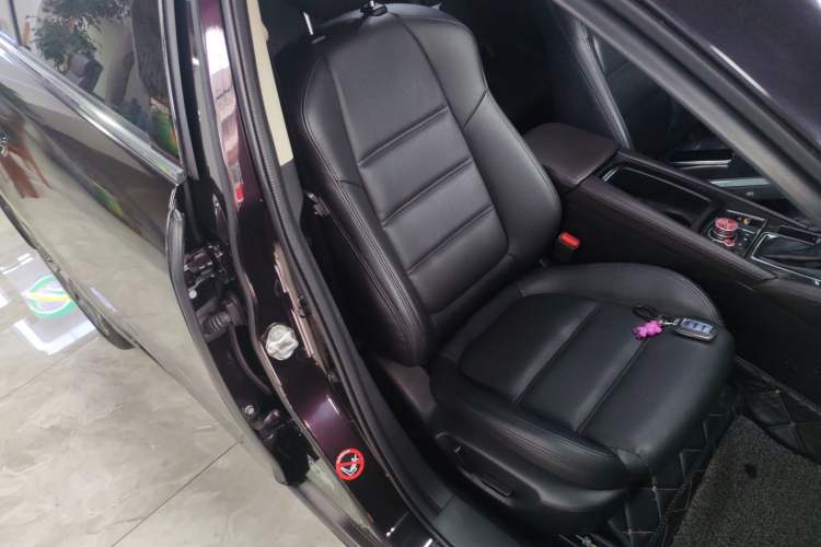 Used Mazda Atenza 2017 2.5L Blue Sky Prestige Edition Right Front Seat