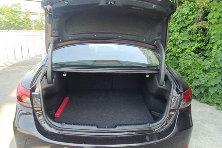 Used Mazda Atenza 2017 2.0L Blue Sky Luxury Edition Trunk