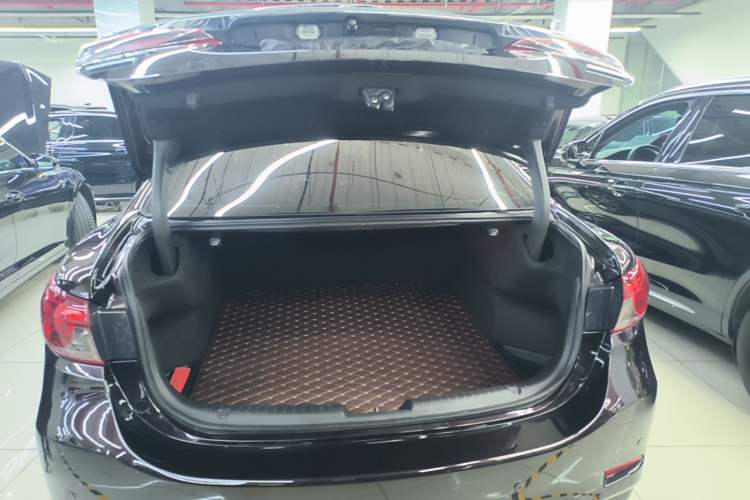 Used Mazda Atenza 2017 2.5L Blue Sky Prestige Edition Trunk