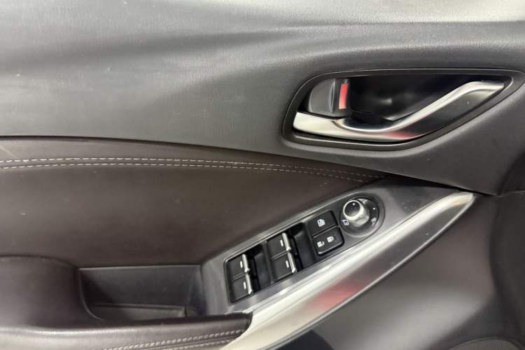 Used Mazda Atenza 2017 2.0L Blue Sky Luxury Edition Interior 3