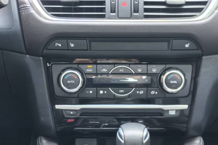 Used Mazda Atenza 2017 2.5L Blue Sky Prestige Edition Interior 3