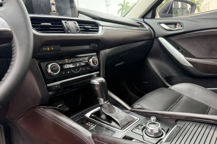 Used Mazda Atenza 2017 2.5L Blue Sky Prestige Edition Interior 6