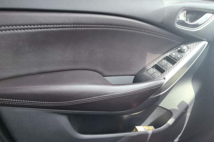 Used Mazda Atenza 2017 2.5L Skyactiv Sport Edition Interior 8