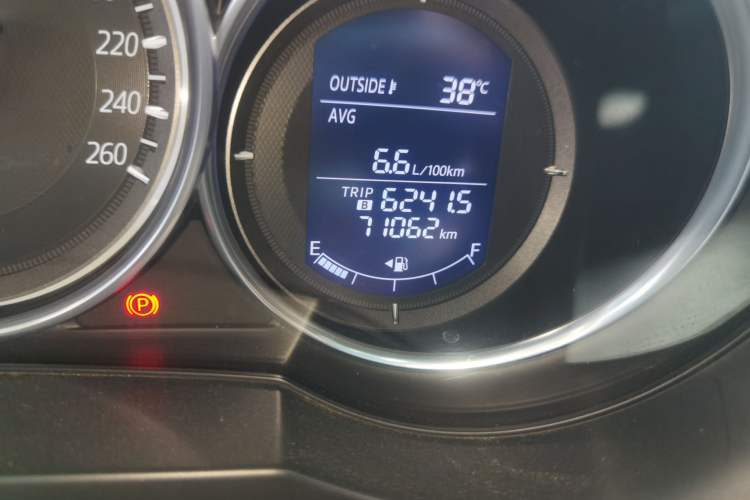 Used Mazda Atenza 2017 2.5L Skyactiv Sport Edition Odometer Close Up