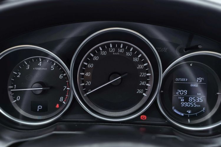 Used Mazda Atenza 2017 2.5L Skyactiv Sport Edition Odometer Close Up