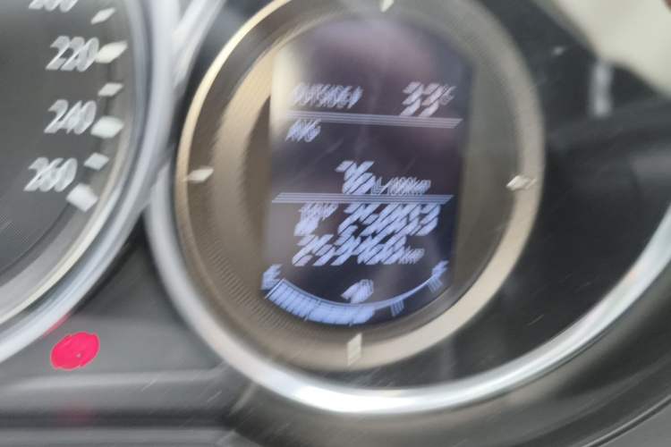 Used Mazda Atenza 2017 2.0L Blue Sky Luxury Edition Odometer Close Up
