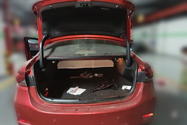 Used Mazda Atenza 2017 2.0L Blue Sky Fashion Edition Trunk
