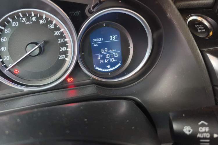 Used Mazda Atenza 2017 2.0L Blue Sky Luxury Edition Odometer Close Up