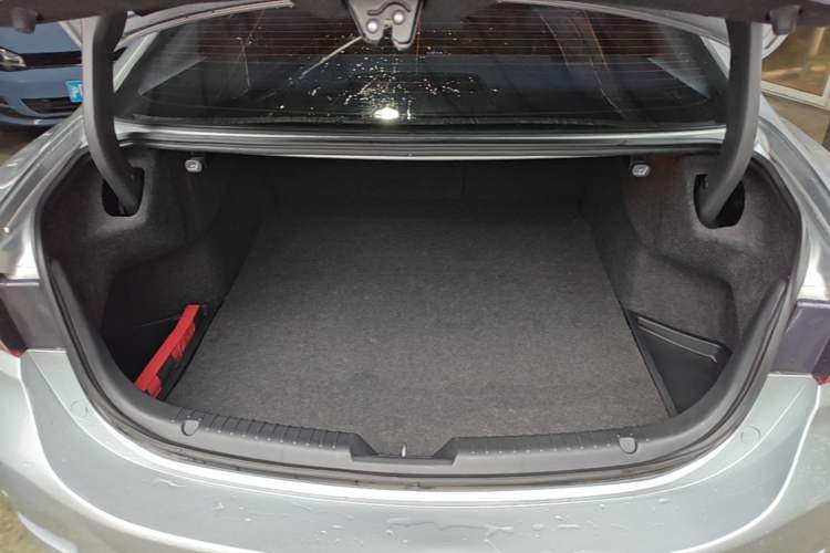 Used Mazda Atenza 2017 2.0L Blue Sky Luxury Edition Trunk