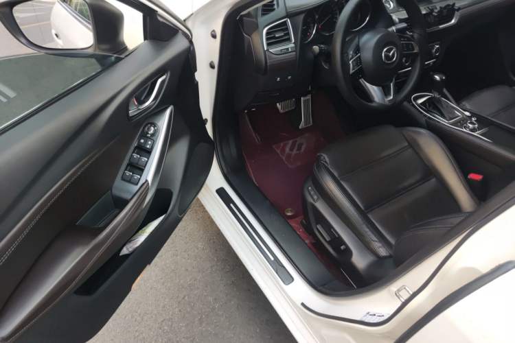 Used Mazda Atenza 2017 2.0L Blue Sky Luxury Edition Driver Seat