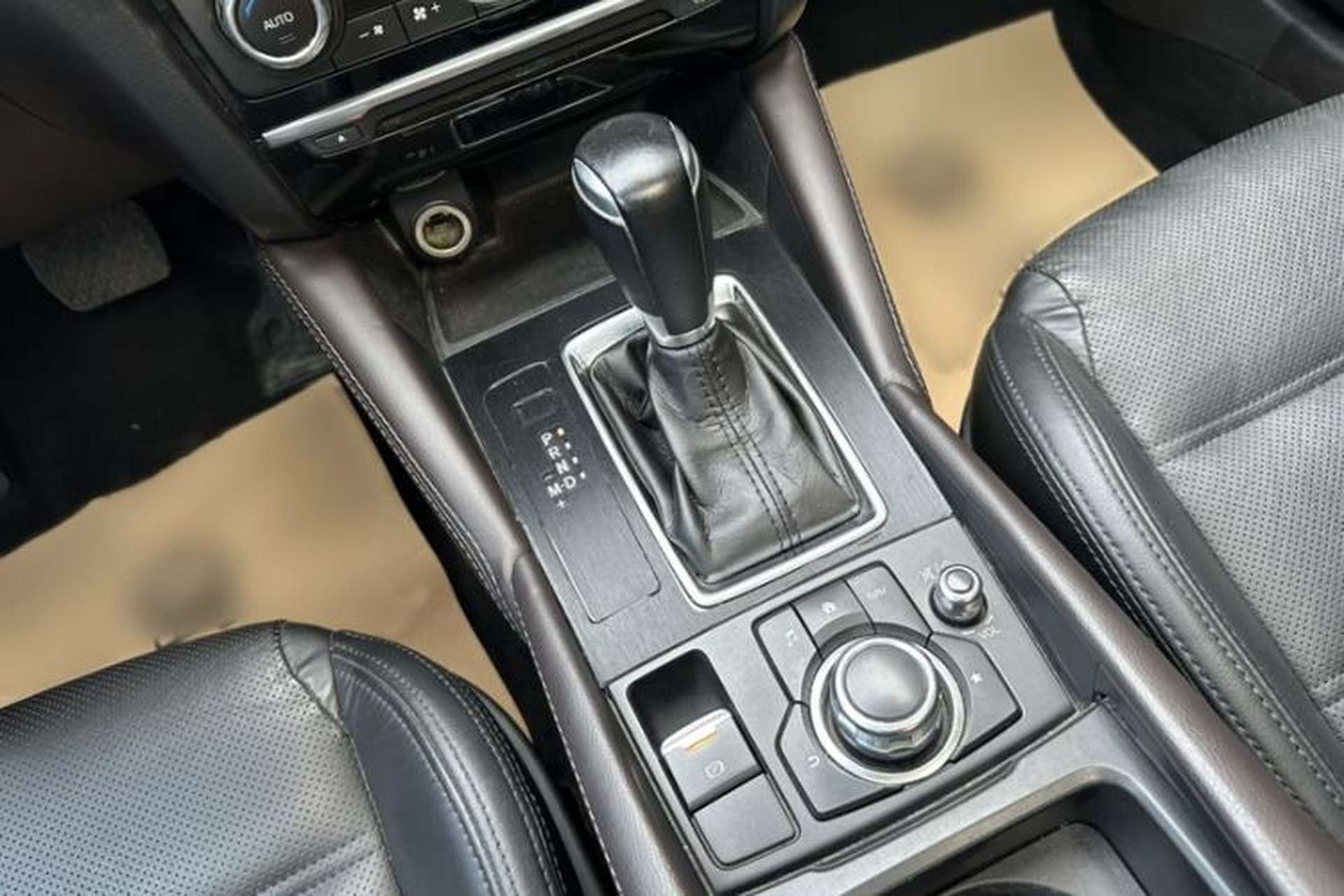 Used Mazda Atenza 2017 2.5L Blue Sky Prestige Edition Interior 10