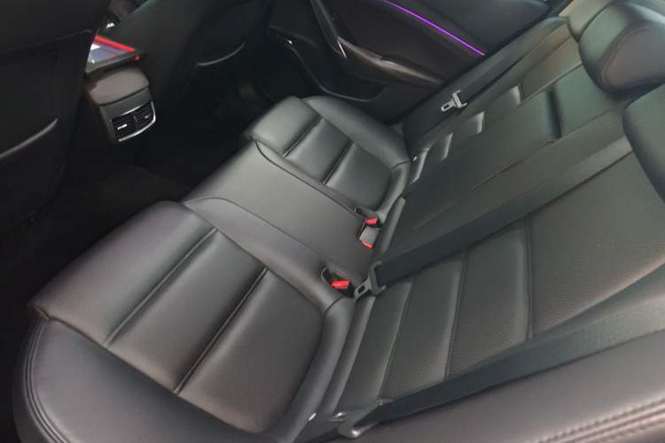Used Mazda Atenza 2017 2.5L Skyactiv Sport Edition Interior 4