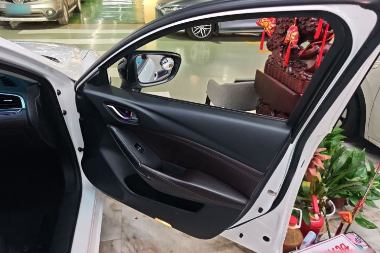 Used Mazda Atenza 2017 2.5L Skyactiv Sport Edition Interior 5