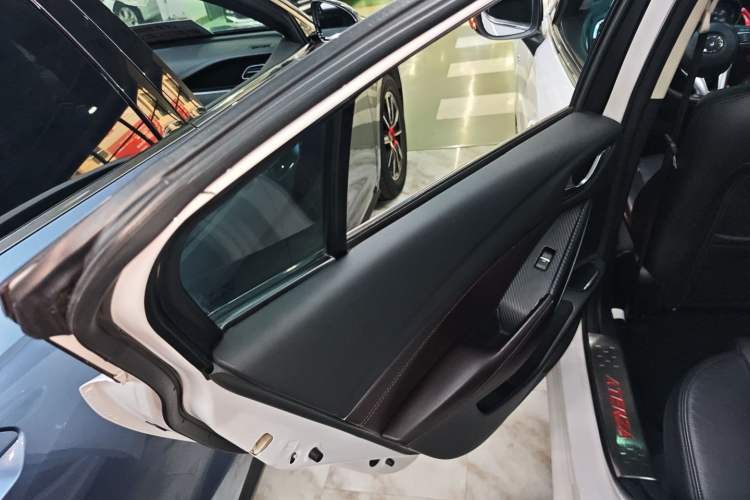 Used Mazda Atenza 2017 2.5L Skyactiv Sport Edition Interior 8