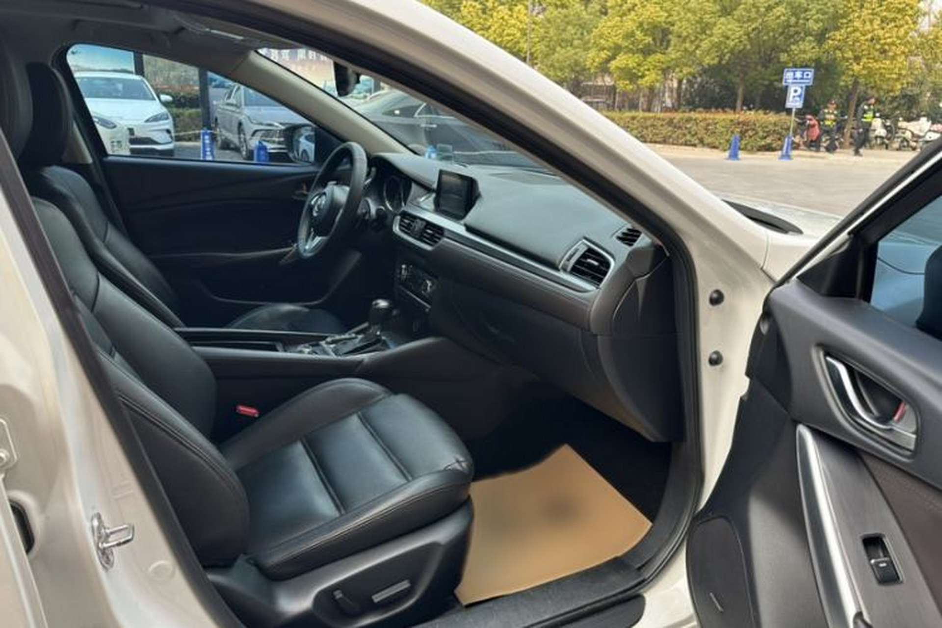 Used Mazda Atenza 2017 2.5L Blue Sky Prestige Edition Interior 9