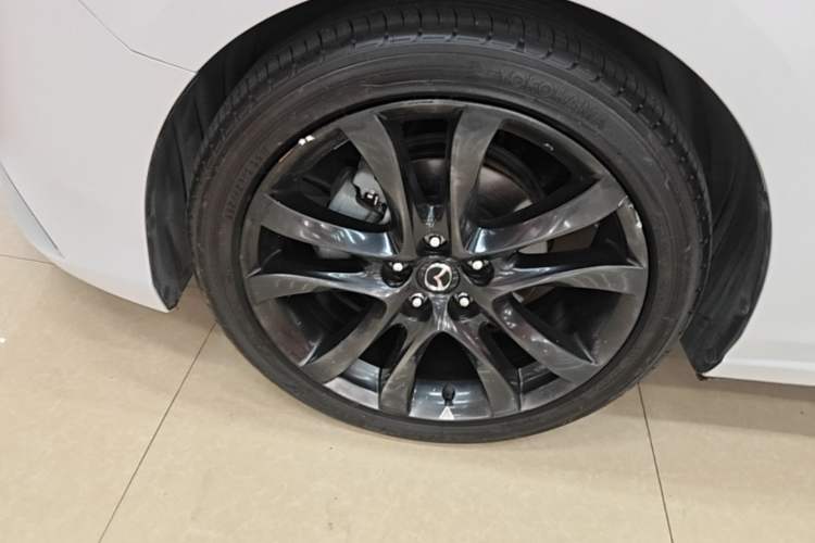 Used Mazda Atenza 2017 2.5L Blue Sky Prestige Edition Left Front Wheel Hub