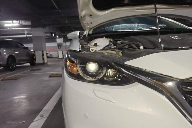 Used Mazda Atenza 2017 2.5L Blue Sky Prestige Edition Right Front Headlight