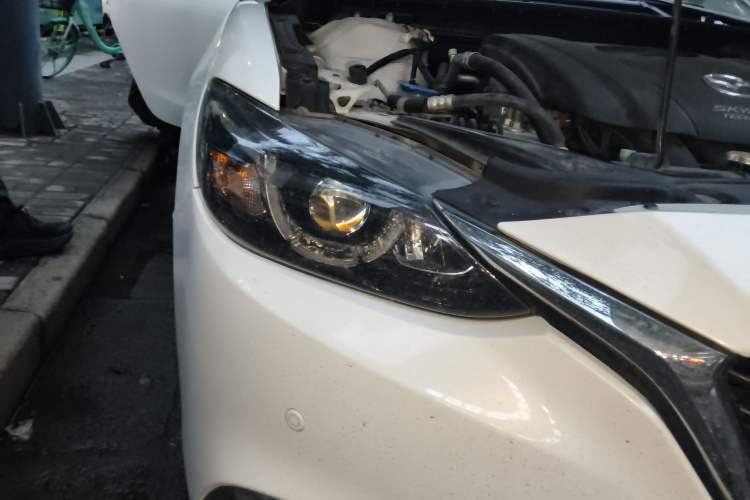 Used Mazda Atenza 2017 2.0L Blue Sky Luxury Edition Right Front Headlight