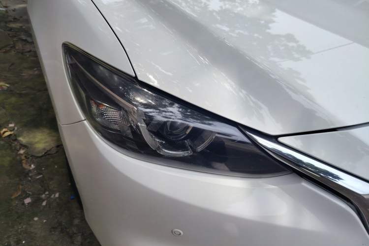 Used Mazda Atenza 2017 2.0L Blue Sky Luxury Edition Right Front Headlight