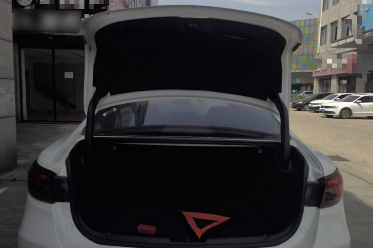 Used Mazda Atenza 2017 2.0L Blue Sky Fashion Edition Trunk