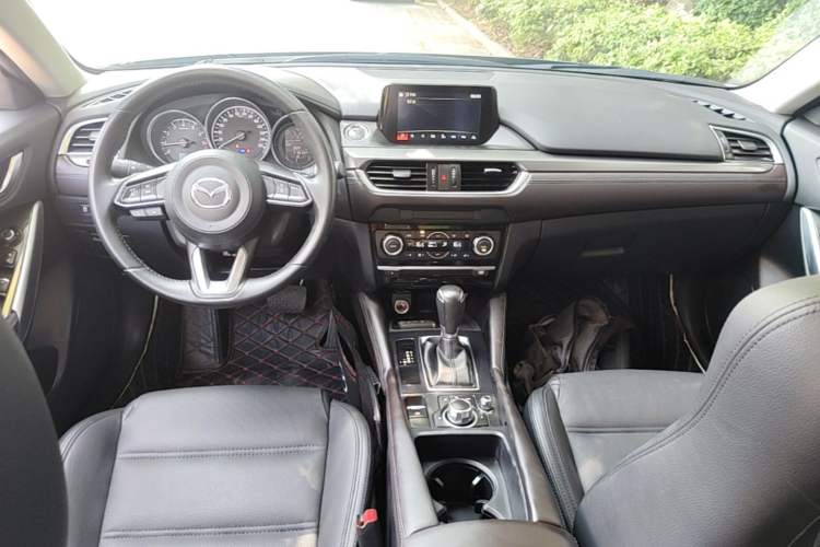 Used Mazda Atenza 2018 2.5L Blue Sky Sport Edition China VI compliant Center Console