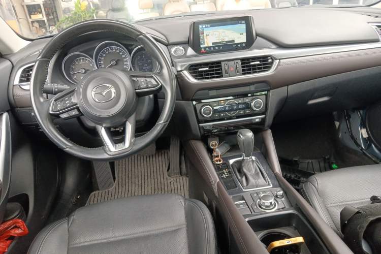 Used Mazda Atenza 2018 2.0L Blue Sky Luxury Edition China VI Standard Center Console