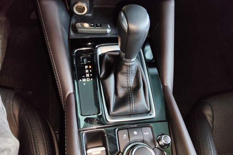Used Mazda Atenza 2018 2.5L Blue Sky Sport Edition China VI compliant Gear Lever