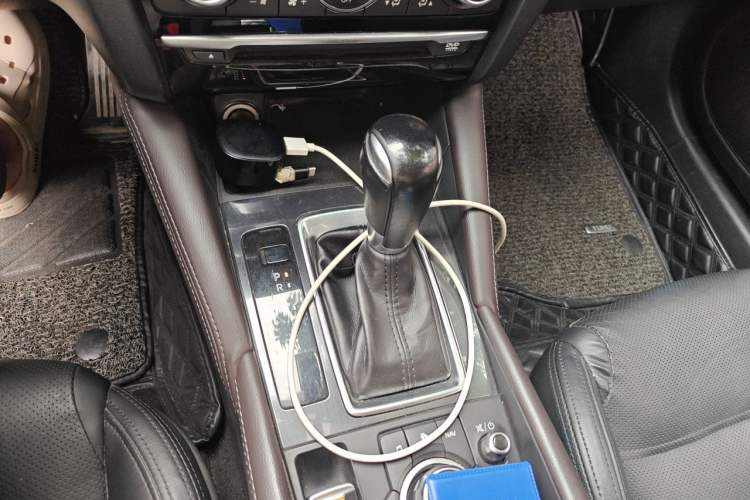 Used Mazda Atenza 2018 2.0L Blue Sky Luxury Edition China VI Standard Gear Lever