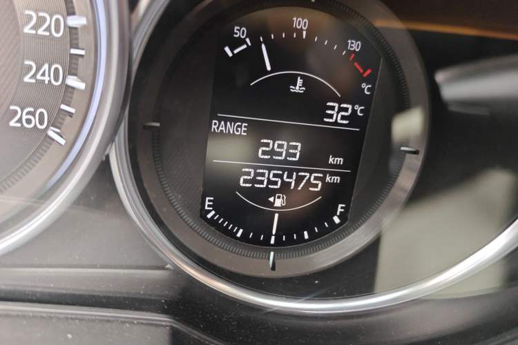 Used Mazda Atenza 2018 2.0L Blue Sky Luxury Edition China VI Standard Odometer Close Up