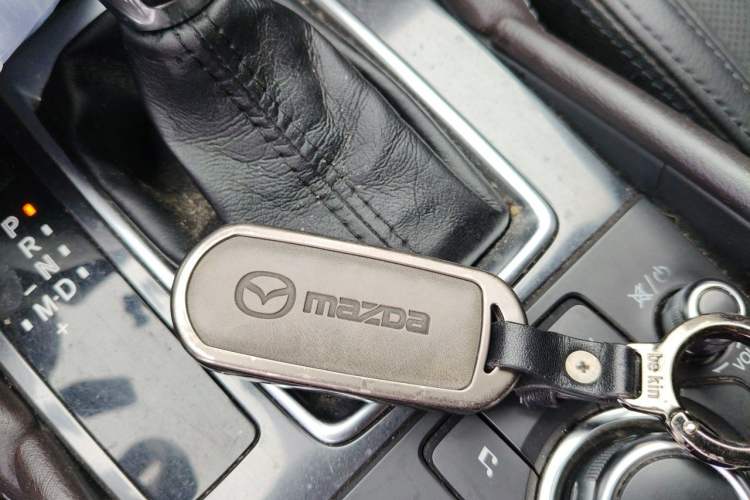 Used Mazda Atenza 2018 2.0L Blue Sky Luxury Edition China VI Standard Vehicle Key