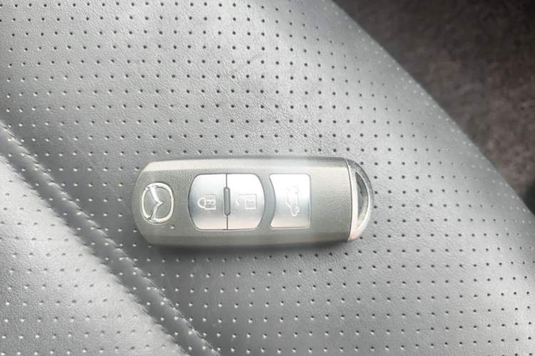 Used Mazda Atenza 2018 2.5L Blue Sky Prestige Edition China VI compliant Vehicle Key
