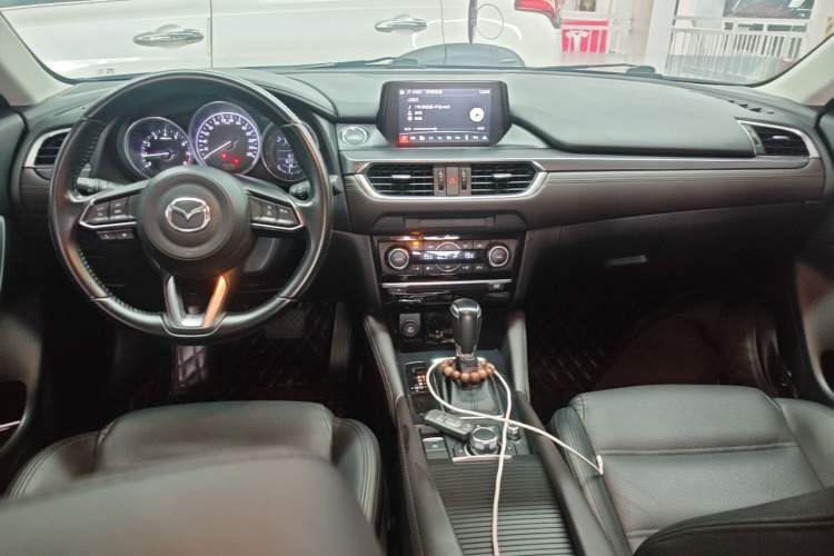 Used Mazda Atenza 2018 2.0L Blue Sky Luxury Edition China VI Standard Center Console