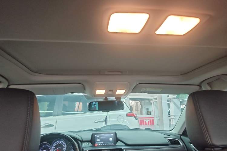 Used Mazda Atenza 2018 2.0L Blue Sky Luxury Edition China VI Standard Headliner