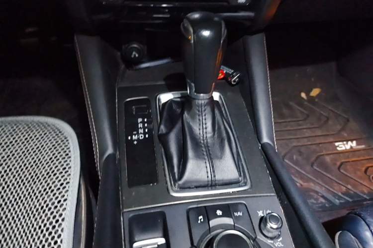 Used Mazda Atenza 2018 2.5L Blue Sky Prestige Edition China VI compliant Gear Lever