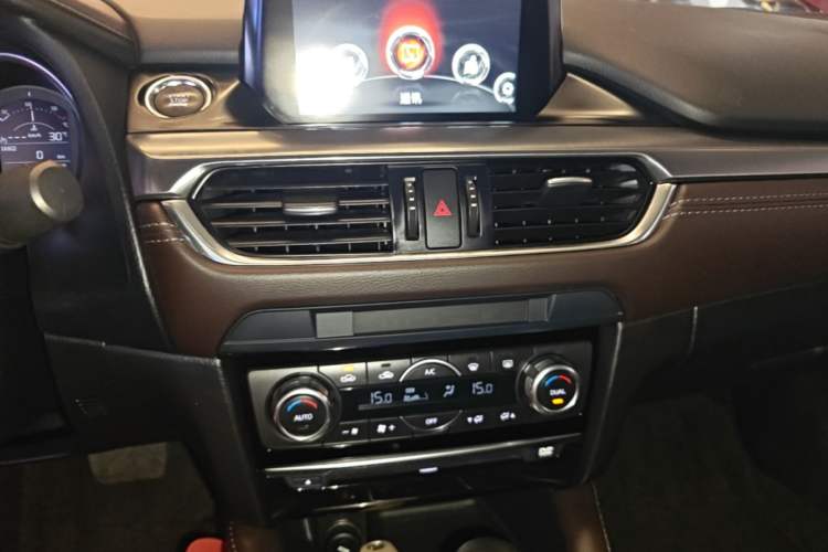 Used Mazda Atenza 2018 2.0L Blue Sky Luxury Edition China VI Standard Audio And AC Panel