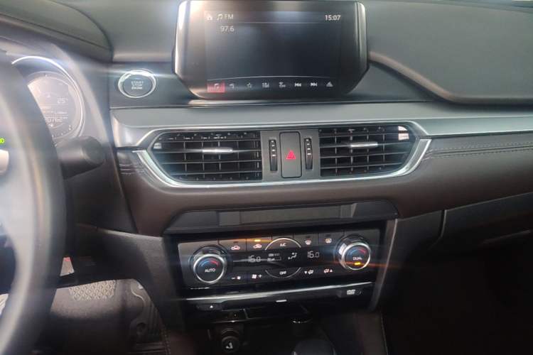 Used Mazda Atenza 2018 2.0L Blue Sky Luxury Edition China VI Standard Audio And AC Panel