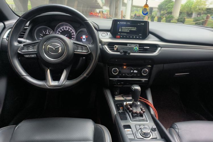 Used Mazda Atenza 2018 2.5L Blue Sky Prestige Edition China VI compliant Center Console