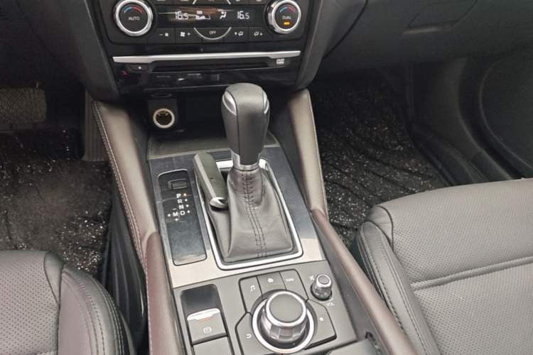 Used Mazda Atenza 2018 2.0L Blue Sky Luxury Edition China VI Standard Gear Lever