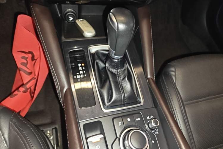 Used Mazda Atenza 2018 2.0L Blue Sky Luxury Edition China VI Standard Gear Lever