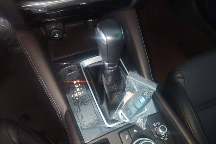 Used Mazda Atenza 2018 2.0L Blue Sky Luxury Edition China VI Standard Gear Lever