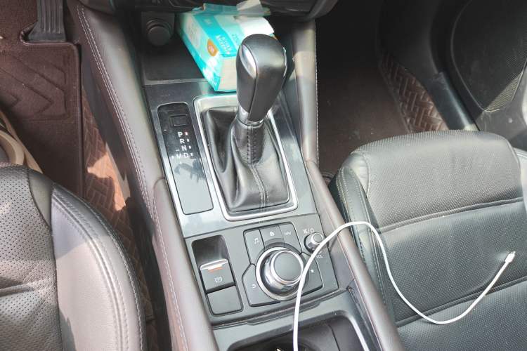 Used Mazda Atenza 2018 2.0L Blue Sky Luxury Edition China VI Standard Gear Lever