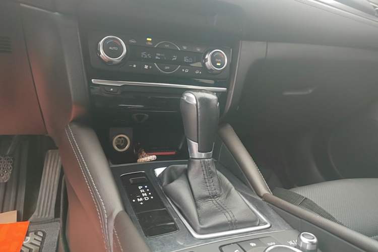 Used Mazda Atenza 2018 2.0L Blue Sky Luxury Edition China VI Standard Gear Lever