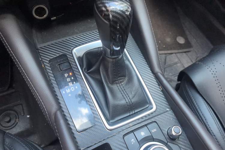 Used Mazda Atenza 2018 2.0L Blue Sky Luxury Edition China VI Standard Gear Lever