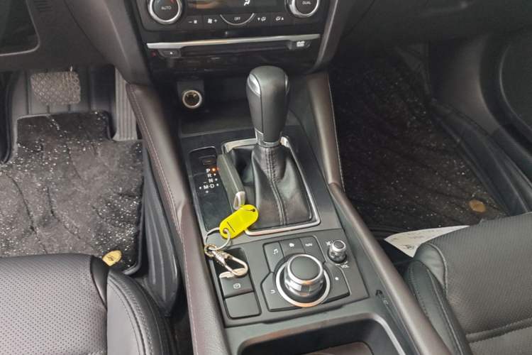 Used Mazda Atenza 2018 2.0L Blue Sky Luxury Edition China VI Standard Gear Lever