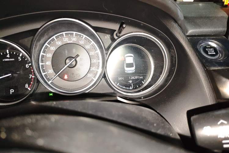 Used Mazda Atenza 2018 2.5L Blue Sky Prestige Edition China V Standard Odometer Close Up