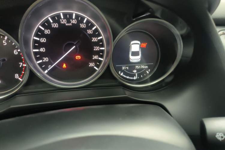 Used Mazda Atenza 2018 2.5L Blue Sky Prestige Edition China VI compliant Odometer Close Up